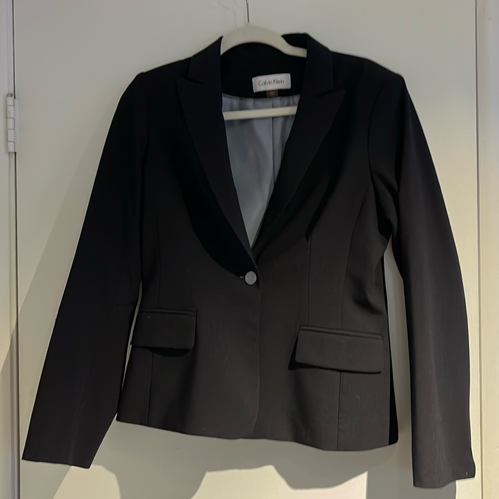Calvin Klein, size 6 suit jacket. Black